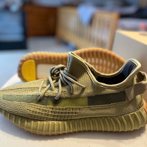 NWT Yeezy Boost 350 V2 Sulfur FY5346 main image 8